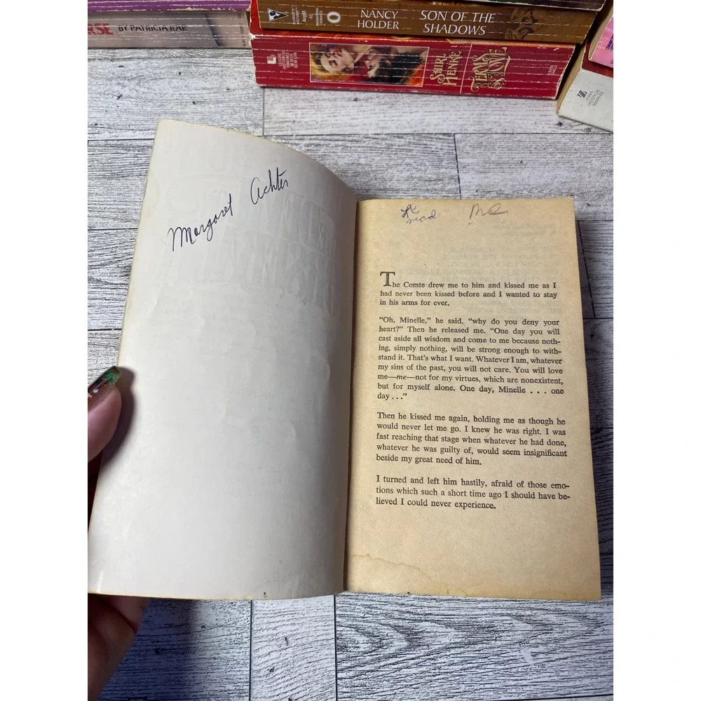 The Devil‎ on Horseback Victoria Holt Fawcett Crest 1977 Paperback Romance Novel